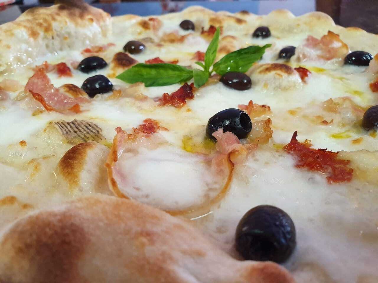 Caesar’s Pizza