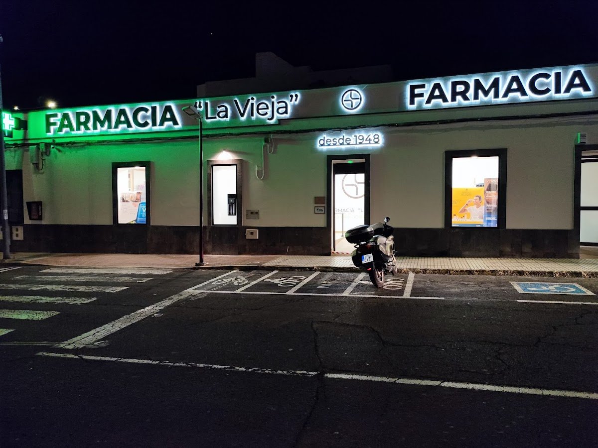 Farmacia “La Vieja” Lcdo. Bruno Márquez Rodríguez/Lcda. Olga Hortensia González Felipe